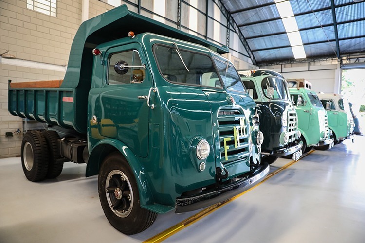 Marca FêNêMê, ou FNM, volta ao Brasil com caminhões elétricos